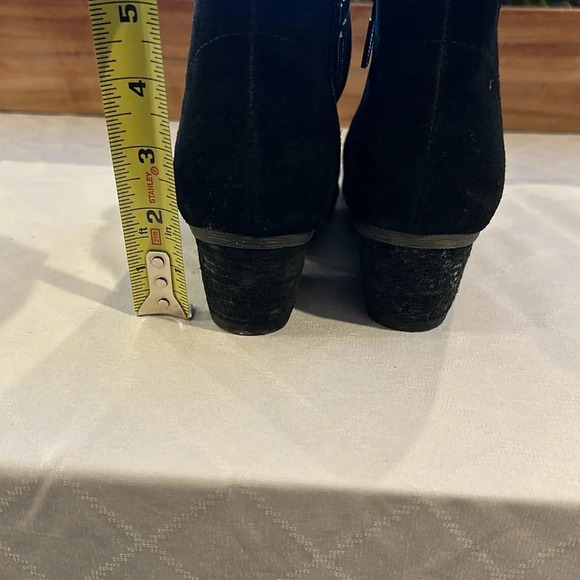 Blondo Women's Black Suede Villa Waterproof Ankle Bootie size 6 EUC - Picture 5 of 7